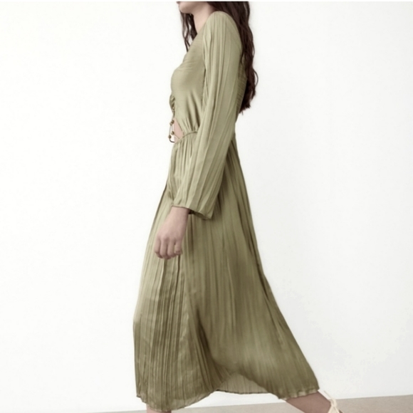 ZARA * satin effect pleated wrinkle effect cut out dress blogger favorite - Picture 9 of 16